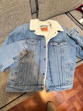 Levi's Cream Sherpa-Lined Jacket with Red Logo Patch